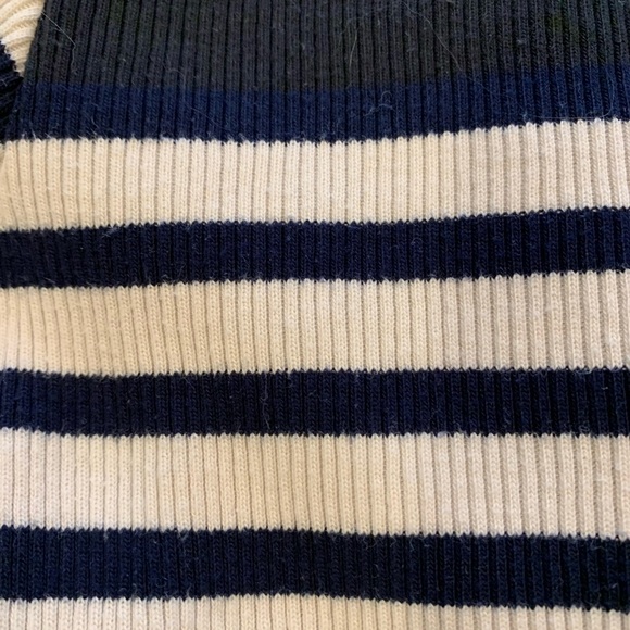 J Crew Woman’s Color Block Long Sleeved Shirt. Size Medium. Gently Used. - Picture 9 of 9